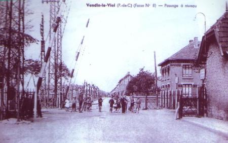 Passage à Niveau de la Cité 8  en 1927